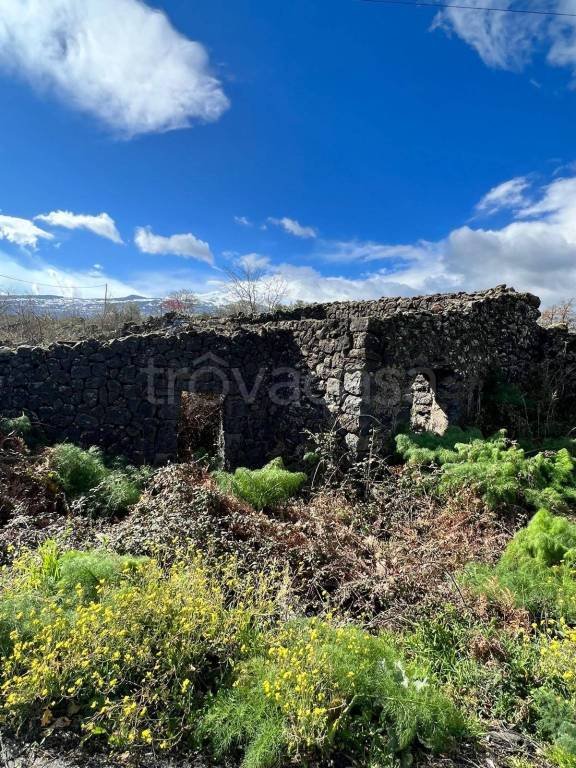casa indipendente in vendita a Castiglione di Sicilia in zona Verzella