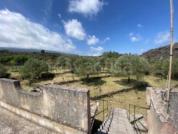 casa indipendente in vendita a Castiglione di Sicilia in zona Rovittello