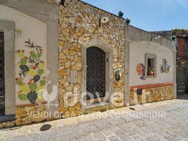 casa indipendente in vendita a Castiglione di Sicilia