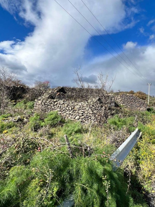 casa indipendente in vendita a Castiglione di Sicilia in zona Verzella