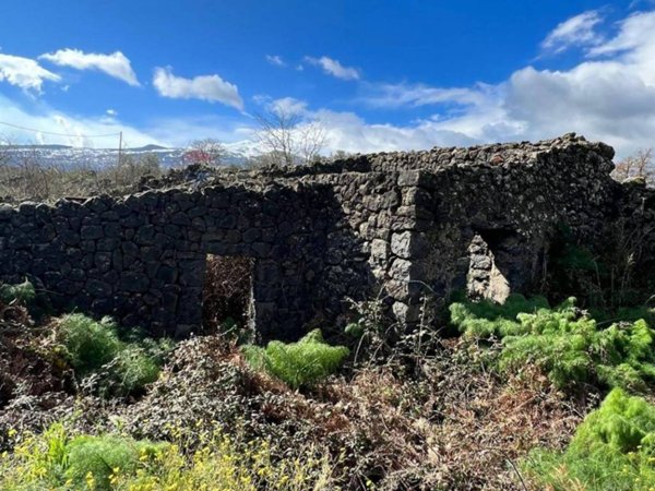 casa indipendente in vendita a Castiglione di Sicilia in zona Verzella