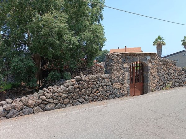 terreno in vendita a Castiglione di Sicilia in zona Verzella