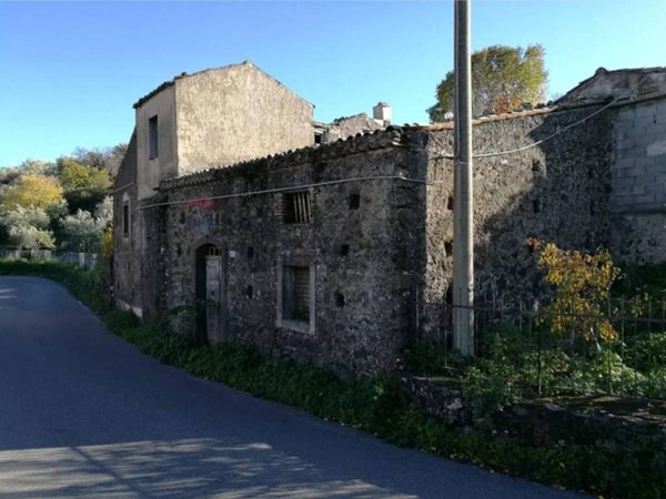 casa indipendente in vendita a Castiglione di Sicilia in zona Verzella