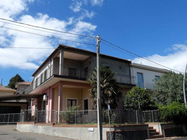 appartamento in vendita a Castiglione di Sicilia in zona Solicchiata