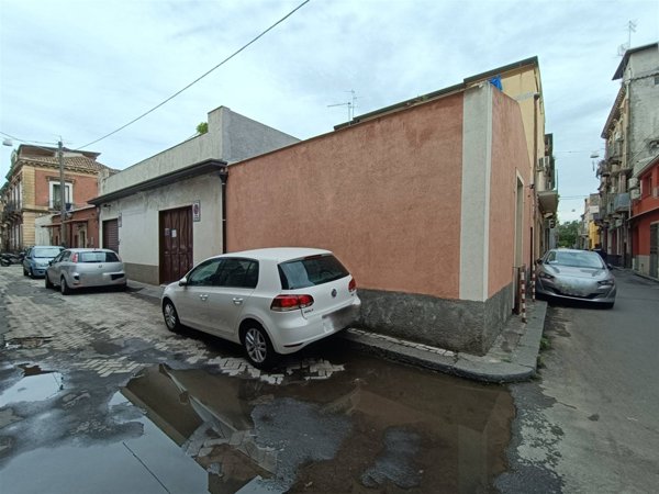 casa indipendente in vendita a Catania