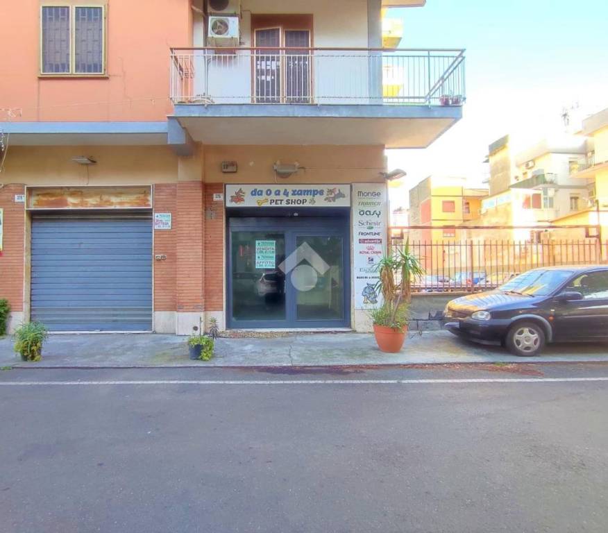 negozio in vendita a Catania in zona Barriera del Bosco