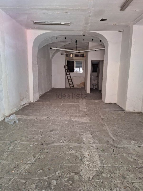 locale commerciale in vendita a Catania