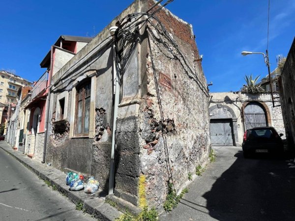 casa indipendente in vendita a Catania in zona Centro Storico