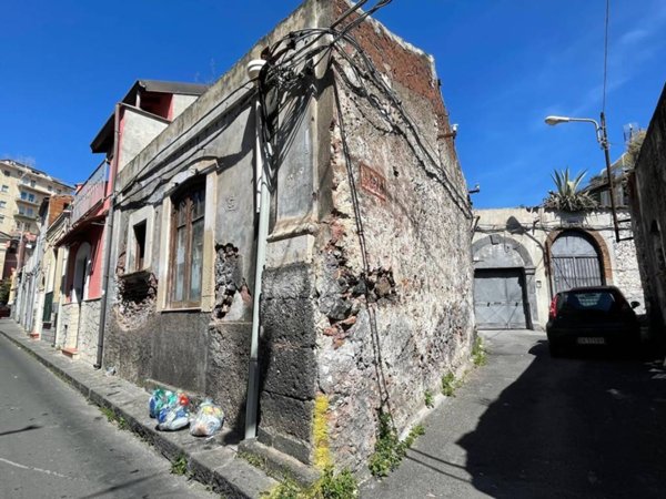 casa indipendente in vendita a Catania in zona Centro Storico