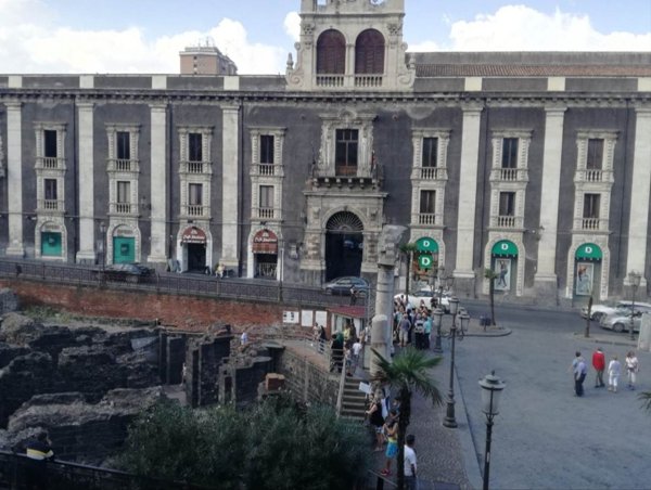 casa indipendente in vendita a Catania in zona Centro Storico