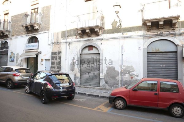 negozio in vendita a Catania in zona Centro Storico