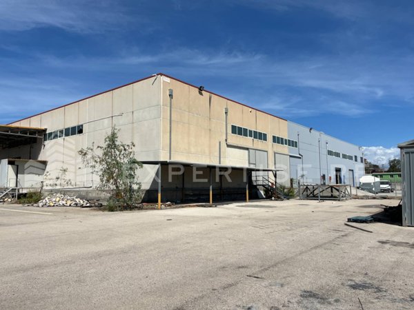 locale commerciale in vendita a Catania in zona Zona Industriale