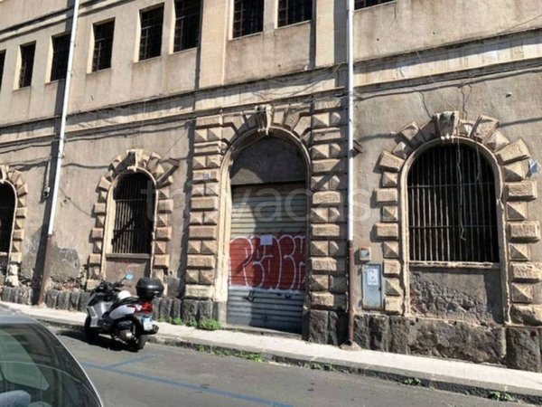locale commerciale in vendita a Catania