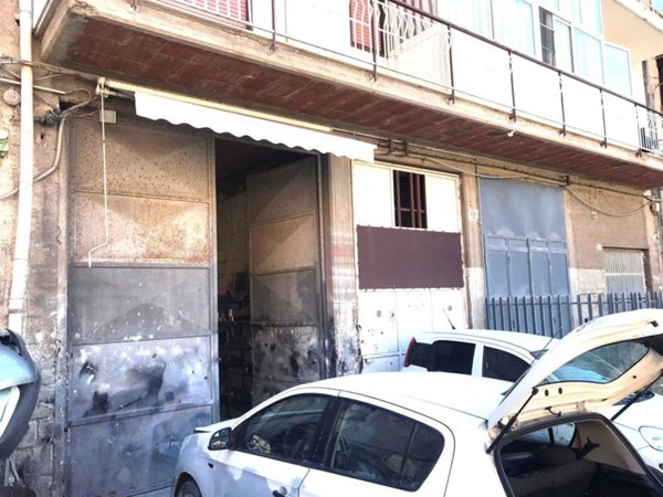 locale commerciale in vendita a Catania