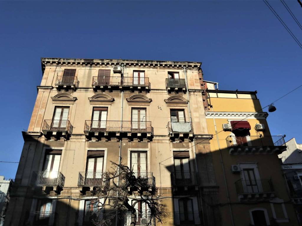 intera palazzina in vendita a Catania in zona Centro Storico