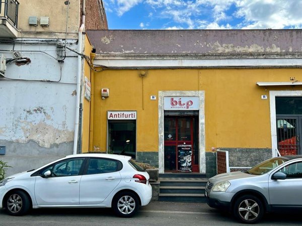 negozio in vendita a Catania in zona Canalicchio