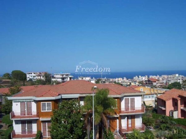 casa indipendente in vendita a Catania