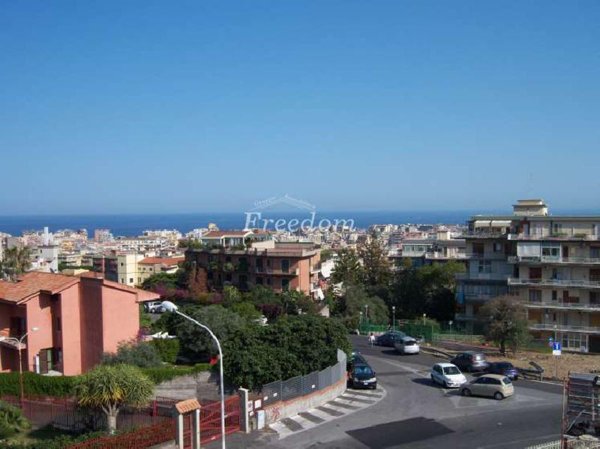 casa indipendente in vendita a Catania