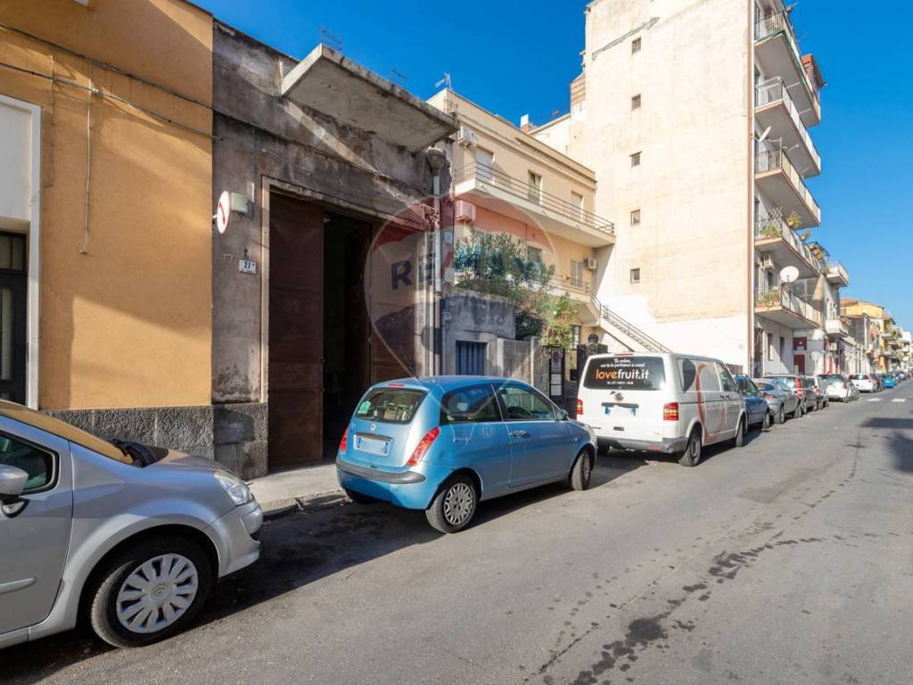 negozio in vendita a Catania in zona Picanello
