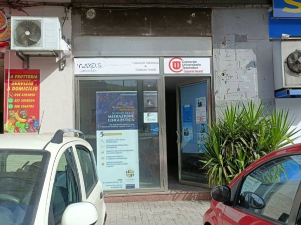 negozio in vendita a Catania in zona Ognina