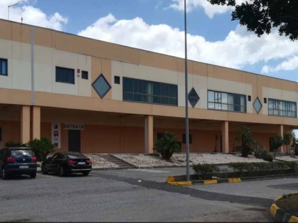 locale commerciale in vendita a Catania in zona Zona Industriale