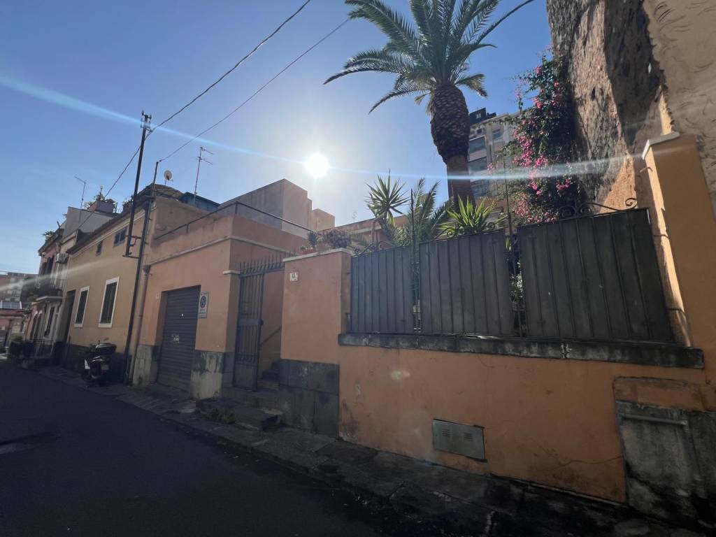 casa indipendente in vendita a Catania in zona Picanello