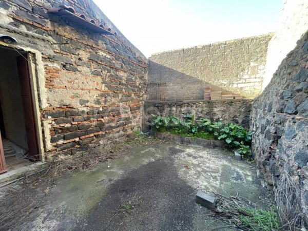 casa indipendente in vendita a Catania