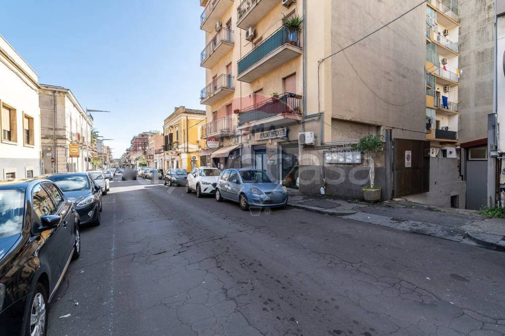 locale di sgombero in vendita a Catania in zona Picanello