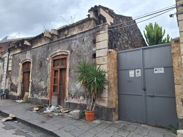 intera palazzina in vendita a Catania