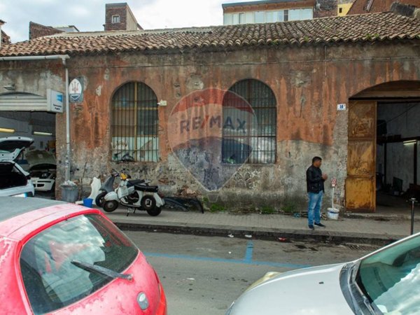locale commerciale in vendita a Catania