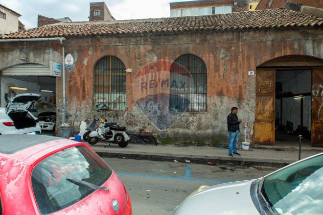 locale commerciale in vendita a Catania