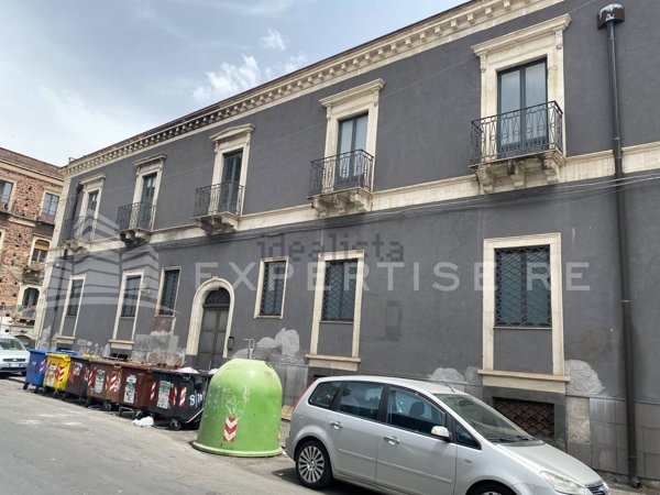 intera palazzina in vendita a Catania in zona Centro Storico