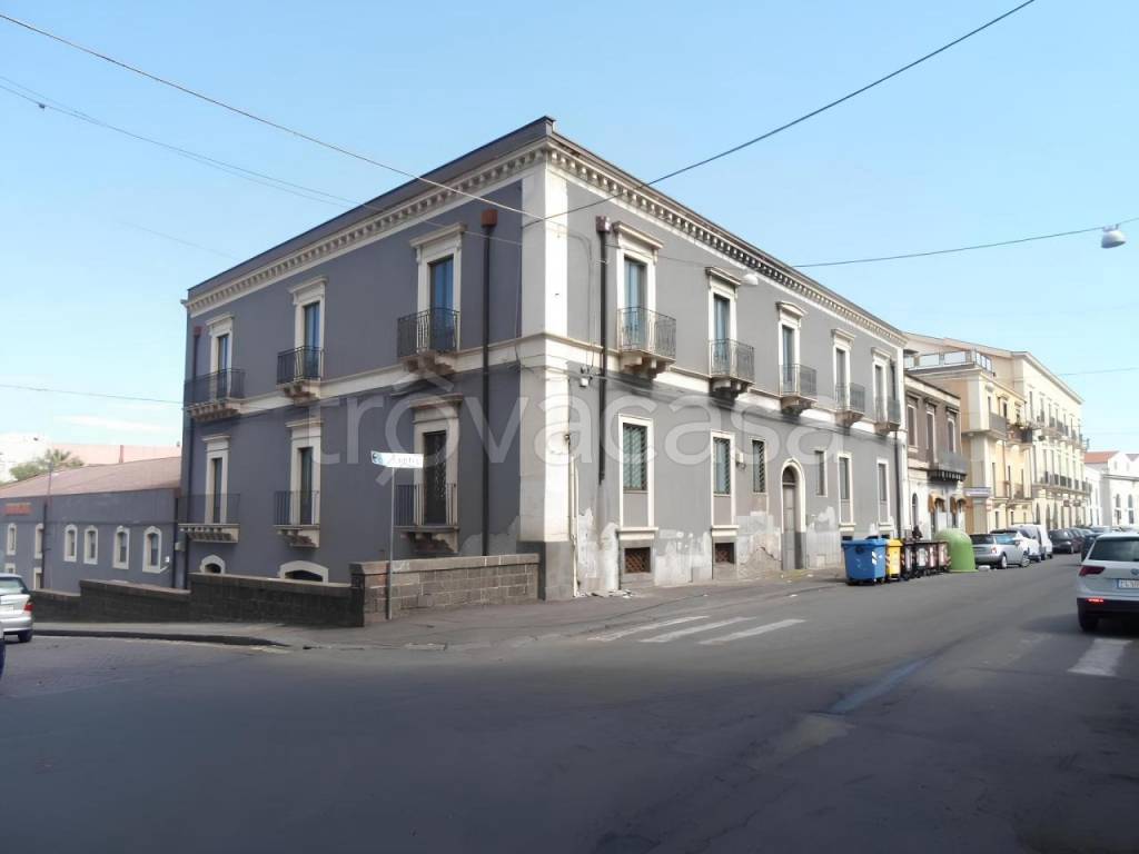 locale di sgombero in vendita a Catania