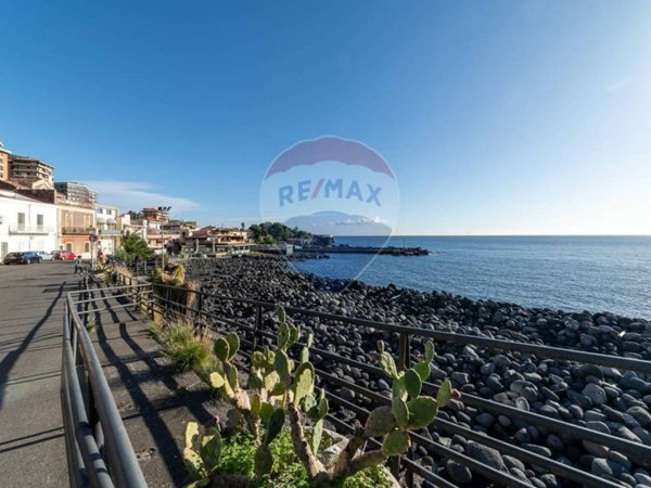 negozio in vendita a Catania in zona Ognina