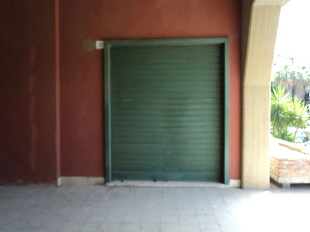 negozio in vendita a Catania in zona Librino