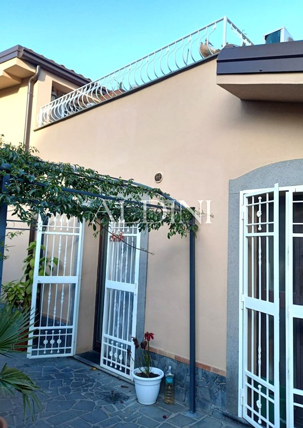 casa indipendente in vendita a Catania
