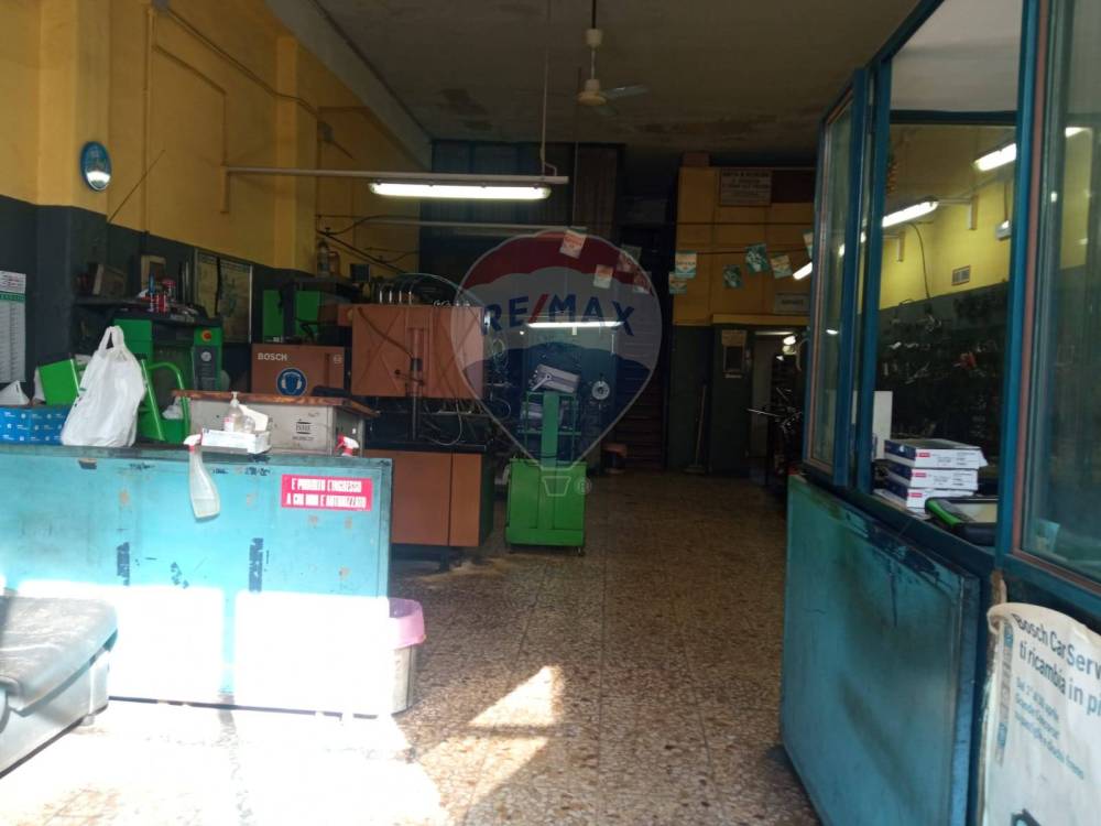 locale commerciale in vendita a Catania in zona Fontanarossa