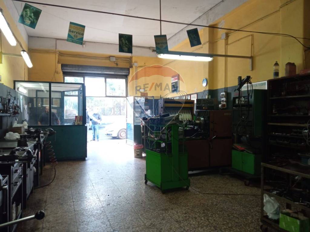 locale commerciale in vendita a Catania in zona Fontanarossa