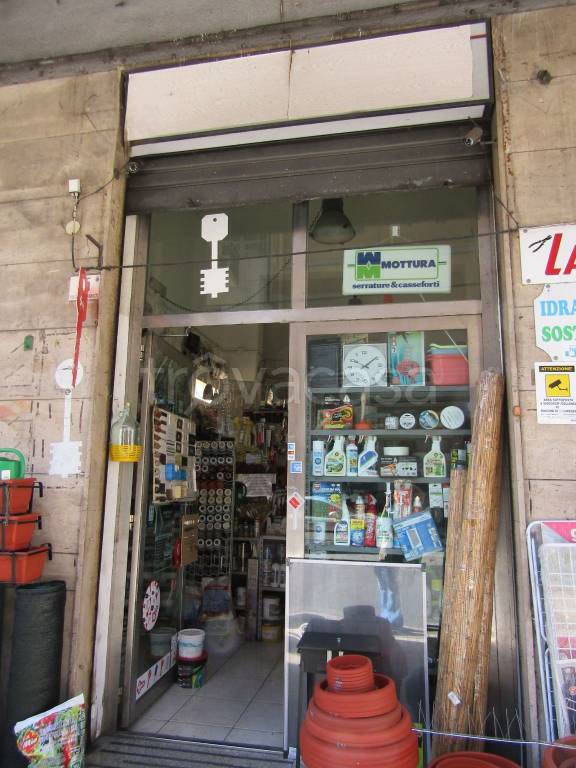 negozio in vendita a Catania in zona Picanello