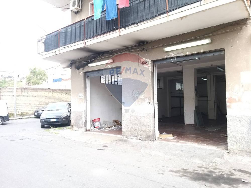 locale di sgombero in vendita a Catania