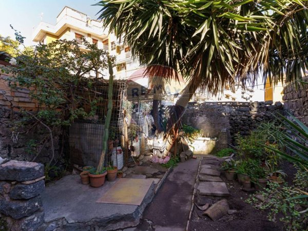 casa indipendente in vendita a Catania in zona Centro Storico
