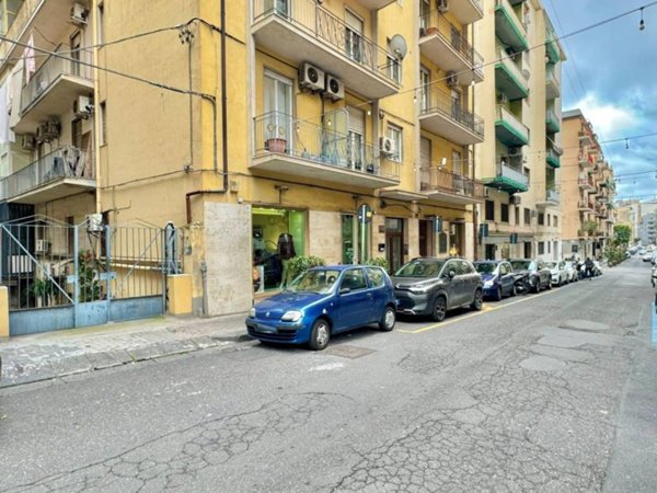 locale commerciale in vendita a Catania