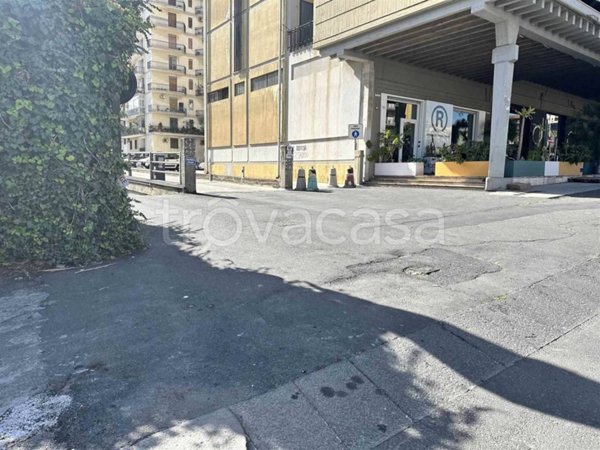 locale commerciale in vendita a Catania