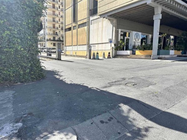 locale commerciale in vendita a Catania