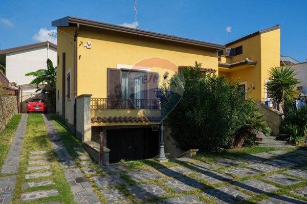 casa indipendente in vendita a Catania in zona Trappeto