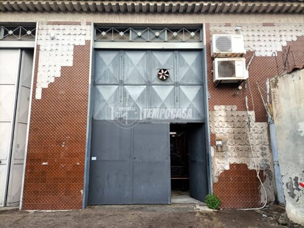 negozio in vendita a Catania in zona Picanello