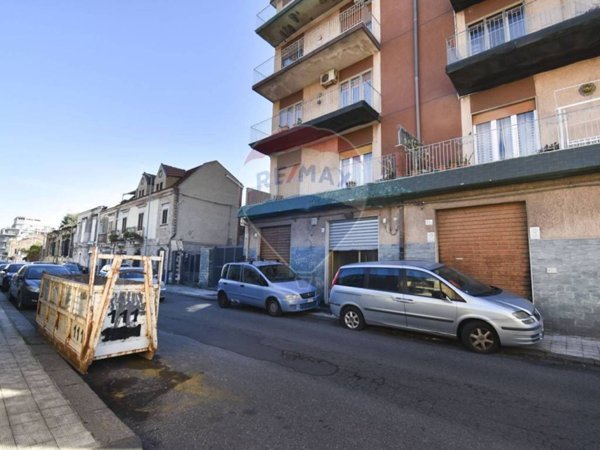 negozio in vendita a Catania in zona Ognina