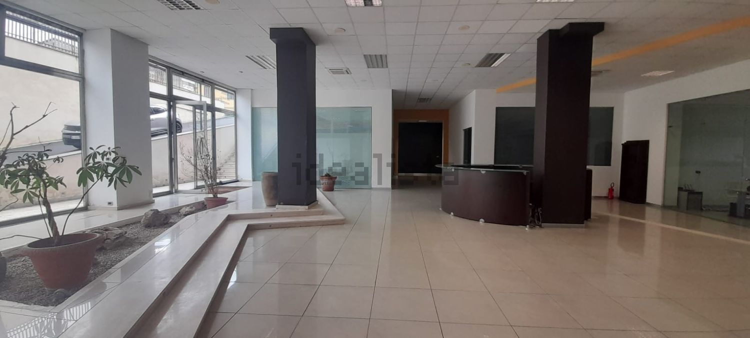 locale commerciale in vendita a Catania