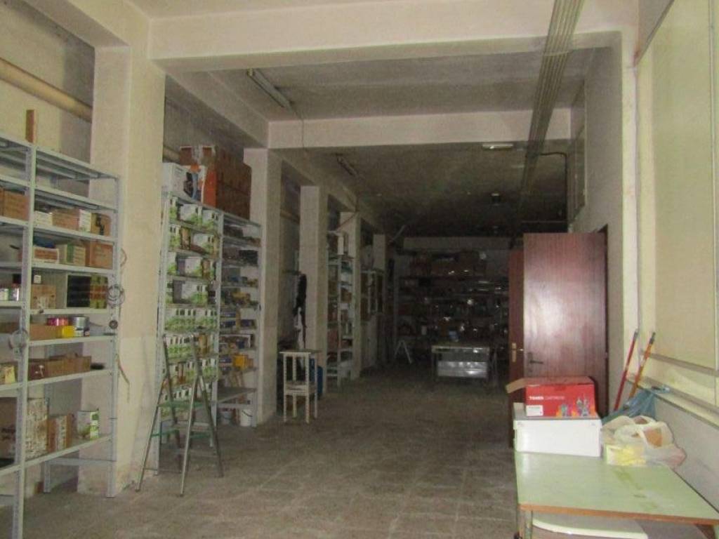 locale commerciale in vendita a Catania