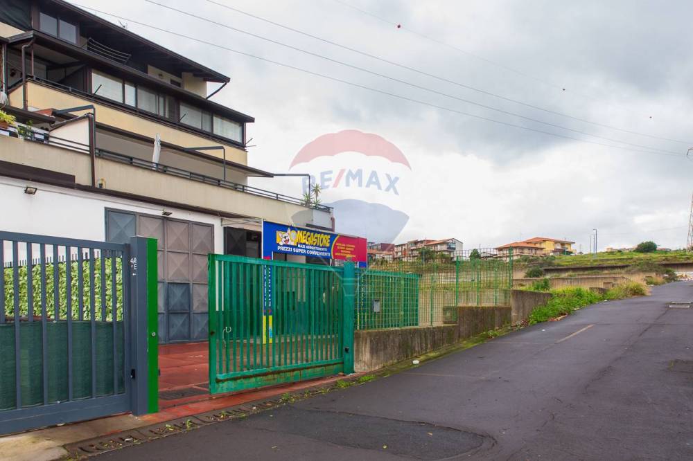 negozio in vendita a Catania in zona Librino